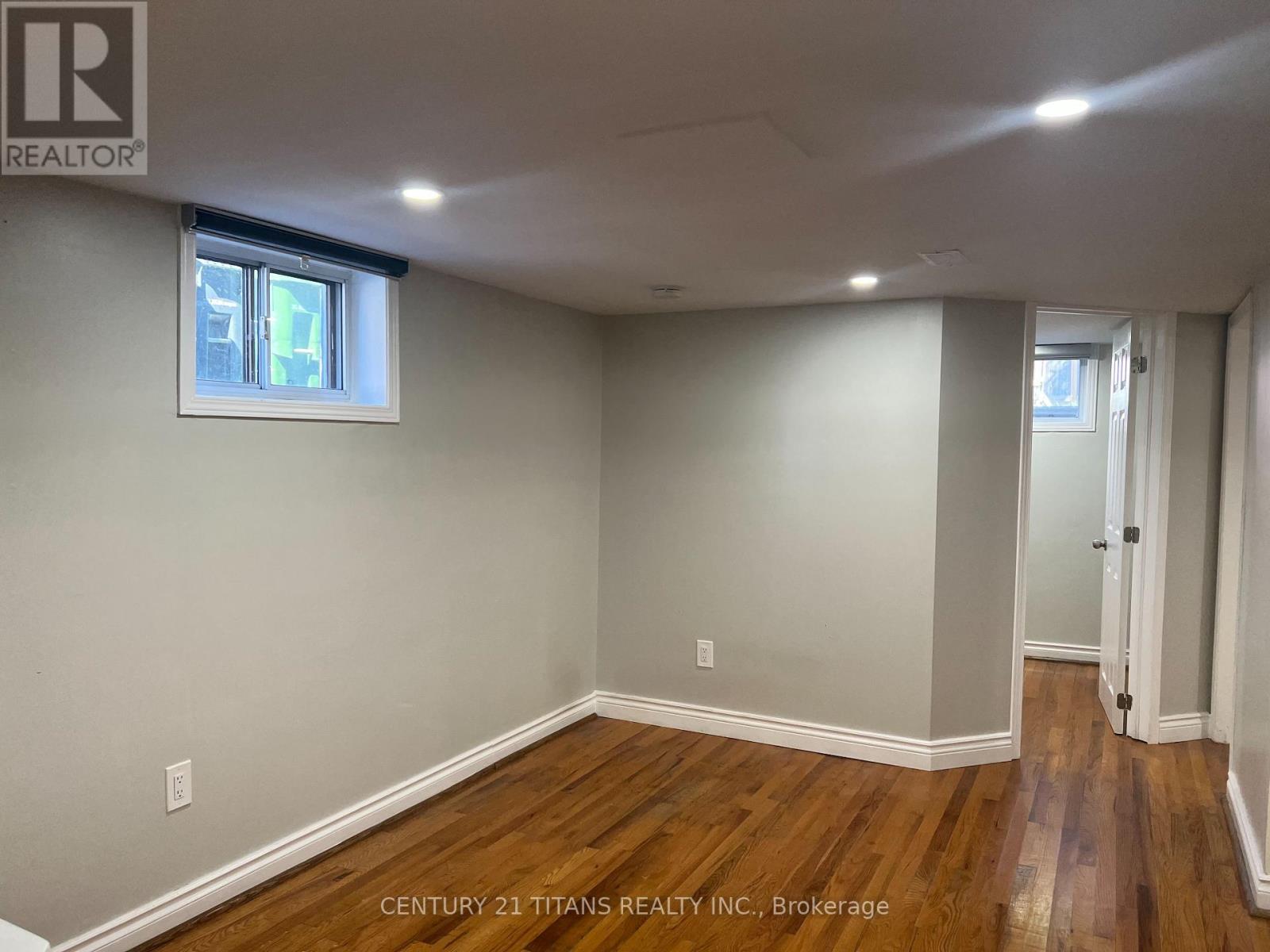 Photo 13 of 54 Newlands Avenue, Toronto ON