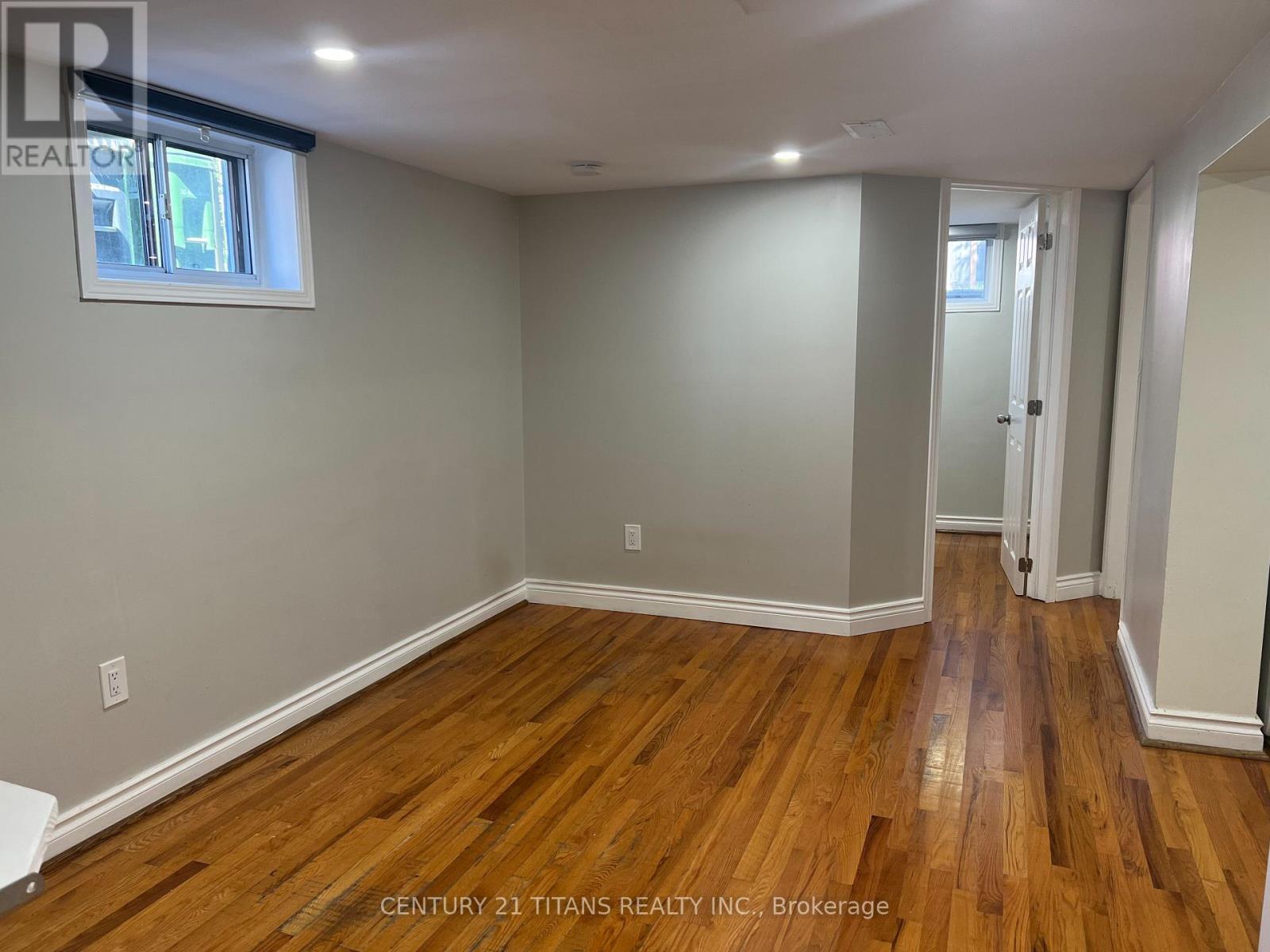 Photo 18 of 54 Newlands Avenue, Toronto ON