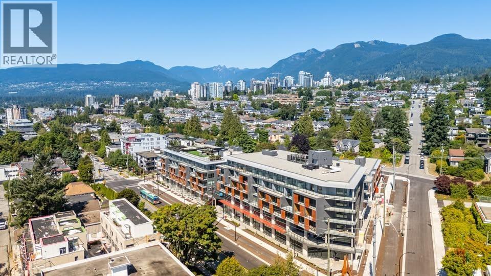 Photo 2 of 553 422 E 3rd Street, North Vancouver BC
