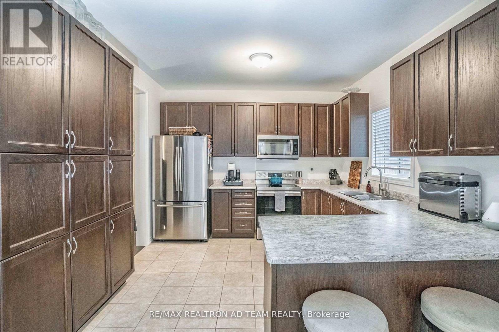 Photo 14 of 11 Kilpatrick Court, Clarington ON