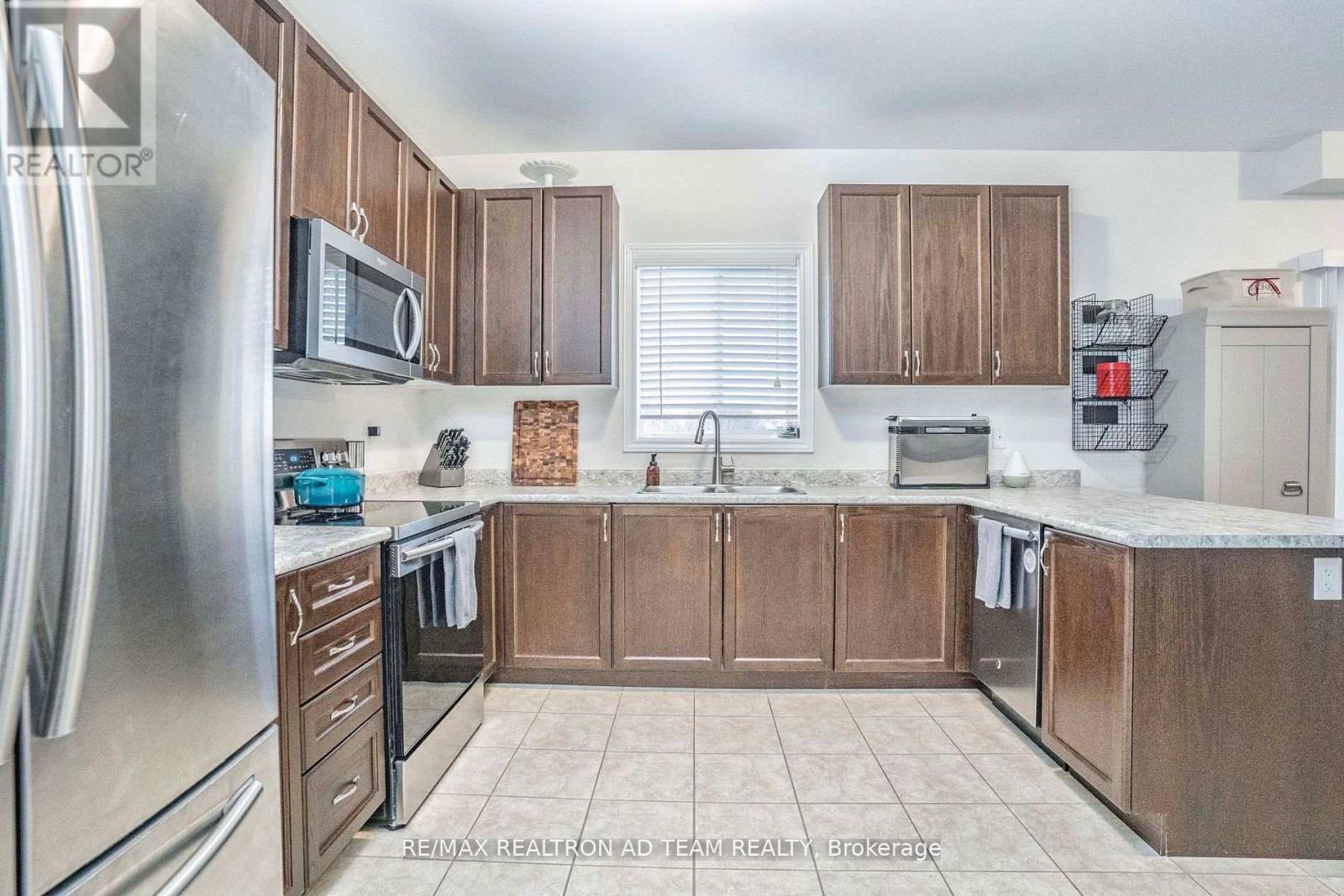 Photo 15 of 11 Kilpatrick Court, Clarington ON