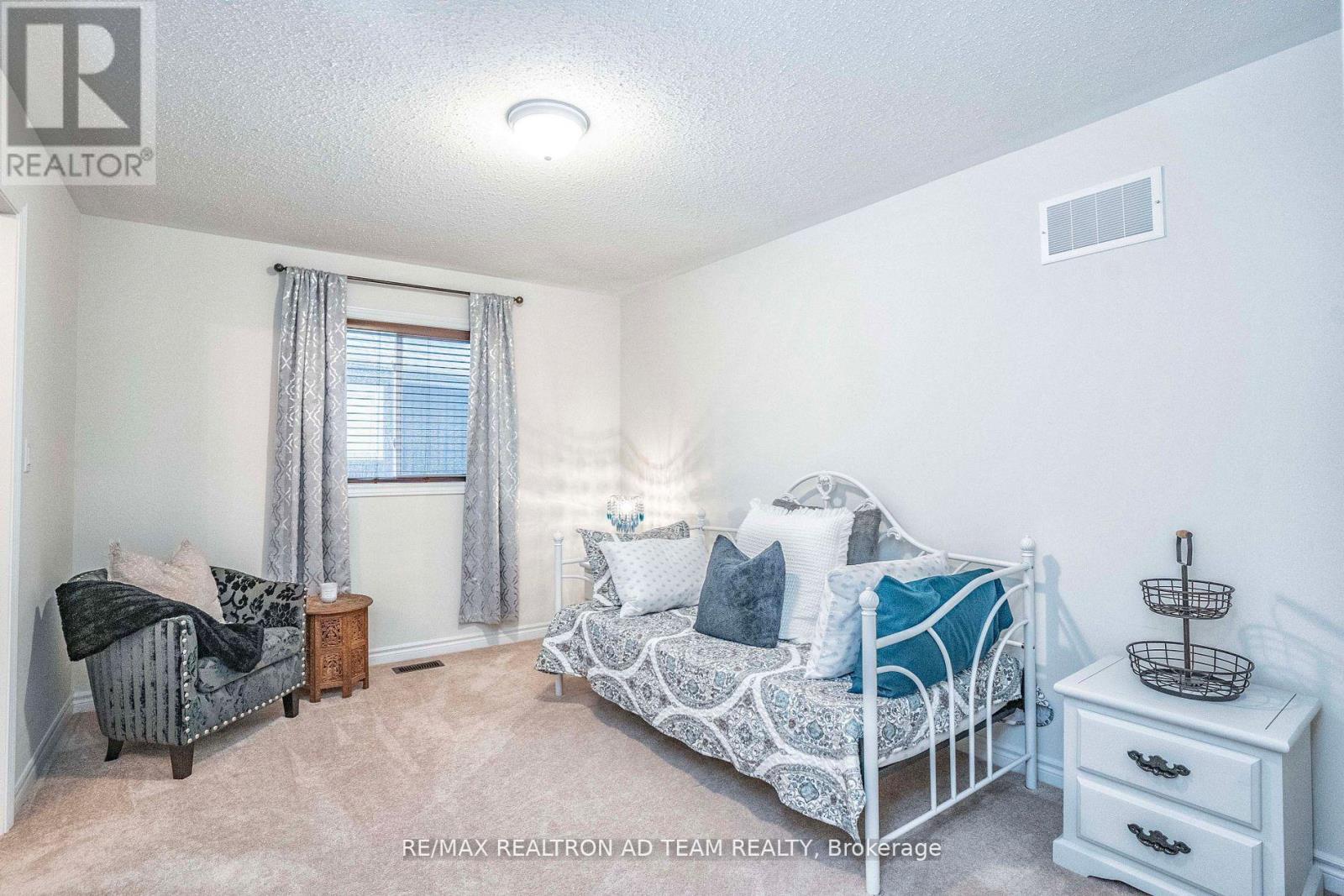 Photo 30 of 11 Kilpatrick Court, Clarington ON