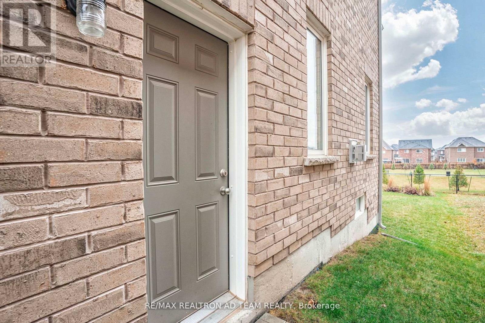 Photo 39 of 11 Kilpatrick Court, Clarington ON