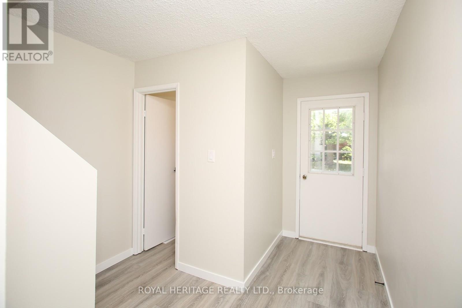 Photo 11 of 27 Parker Crescent, Ajax ON