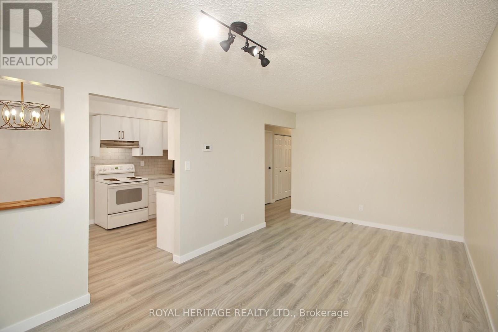 Photo 7 of 27 Parker Crescent, Ajax ON