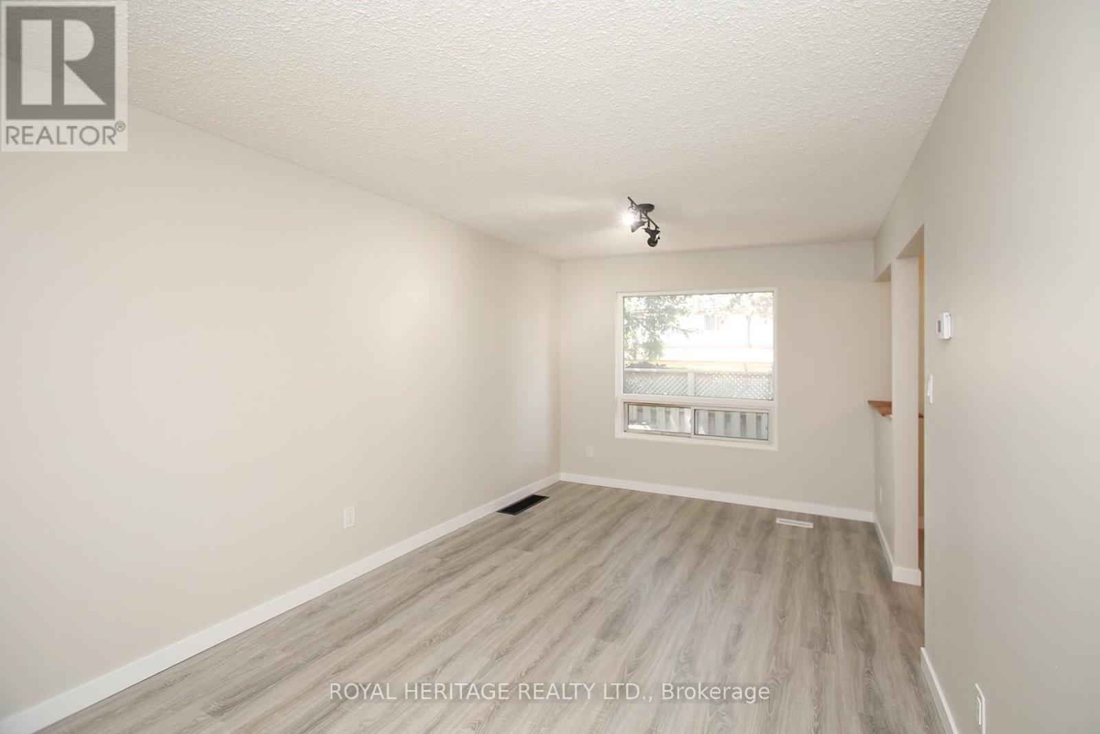Photo 8 of 27 Parker Crescent, Ajax ON