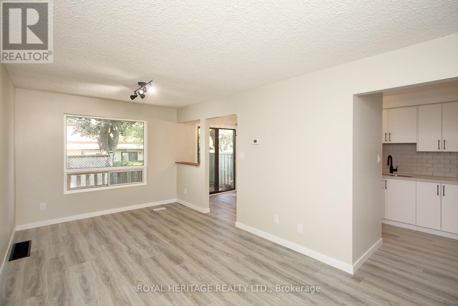 Photo 9 of 27 Parker Crescent, Ajax ON