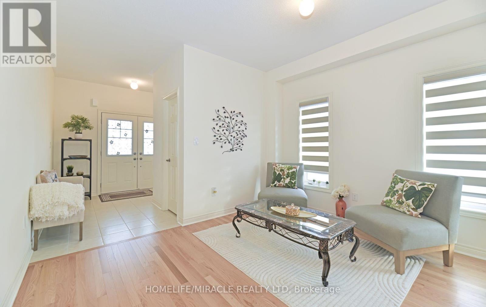 Photo 2 of 656 Fleetwood Drive, Oshawa ON