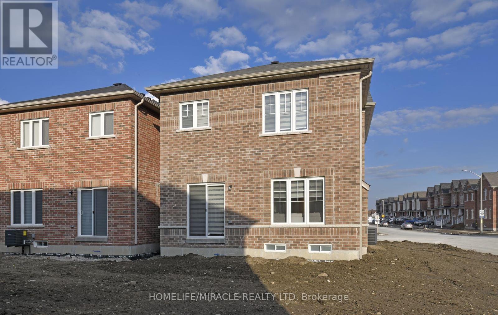 Photo 25 of 656 Fleetwood Drive, Oshawa ON