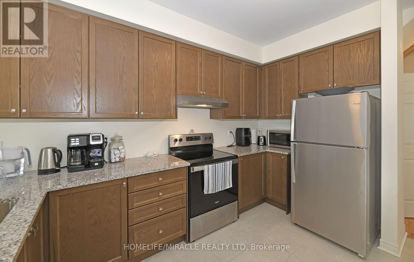 Photo 6 of 656 Fleetwood Drive, Oshawa ON