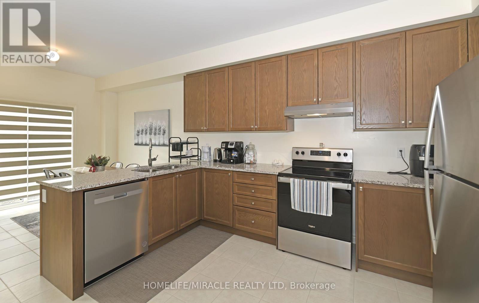 Photo 7 of 656 Fleetwood Drive, Oshawa ON