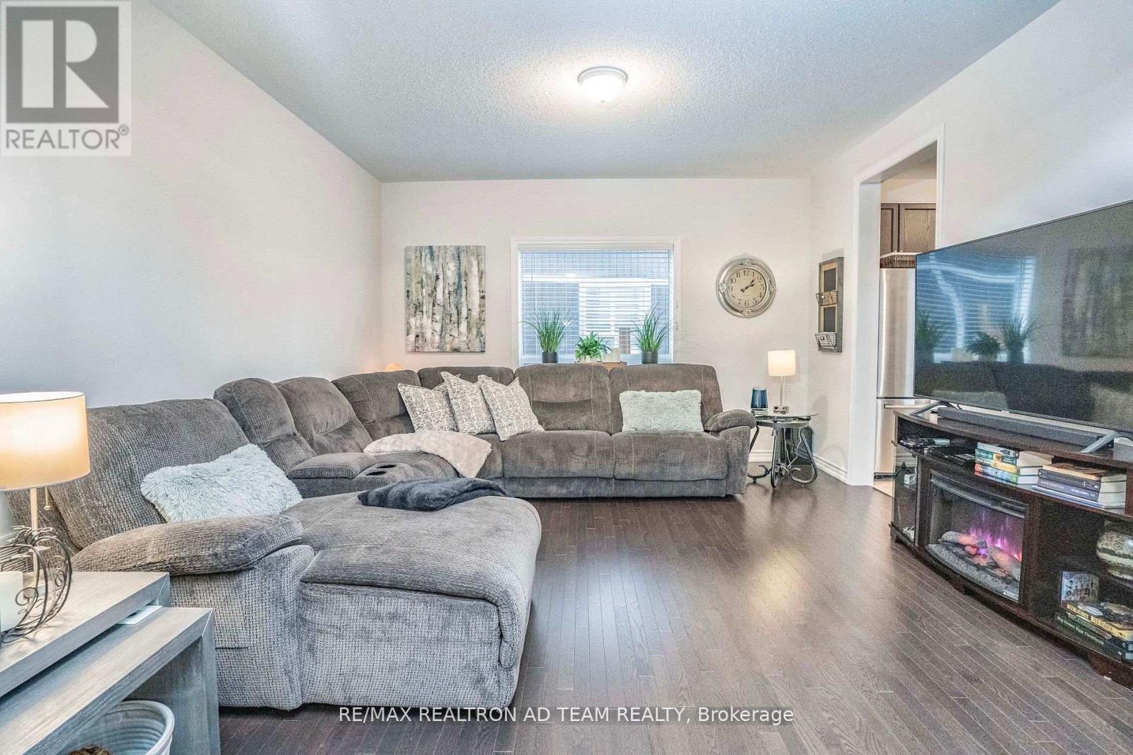 Photo 5 of 11 Kilpatrick Court, Clarington ON