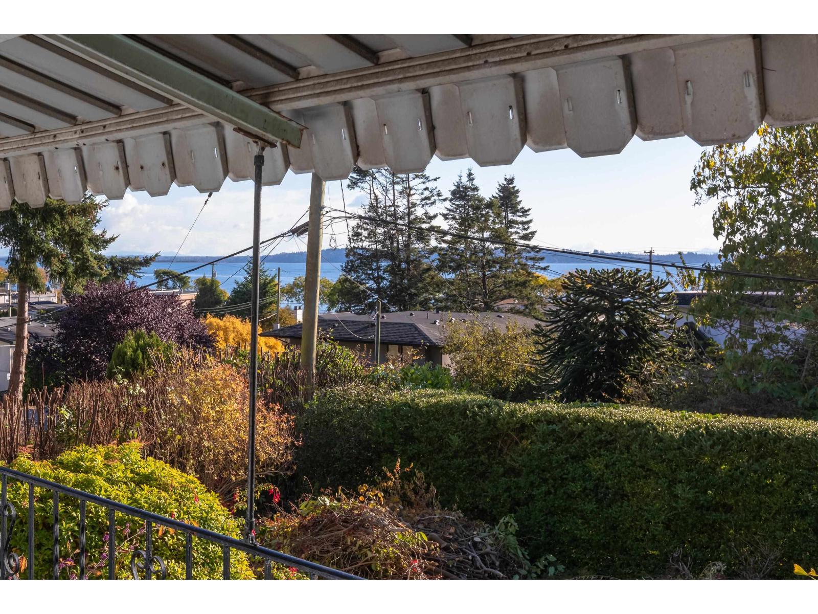 Photo 4 of 14683 West Beach Avenue, White Rock BC