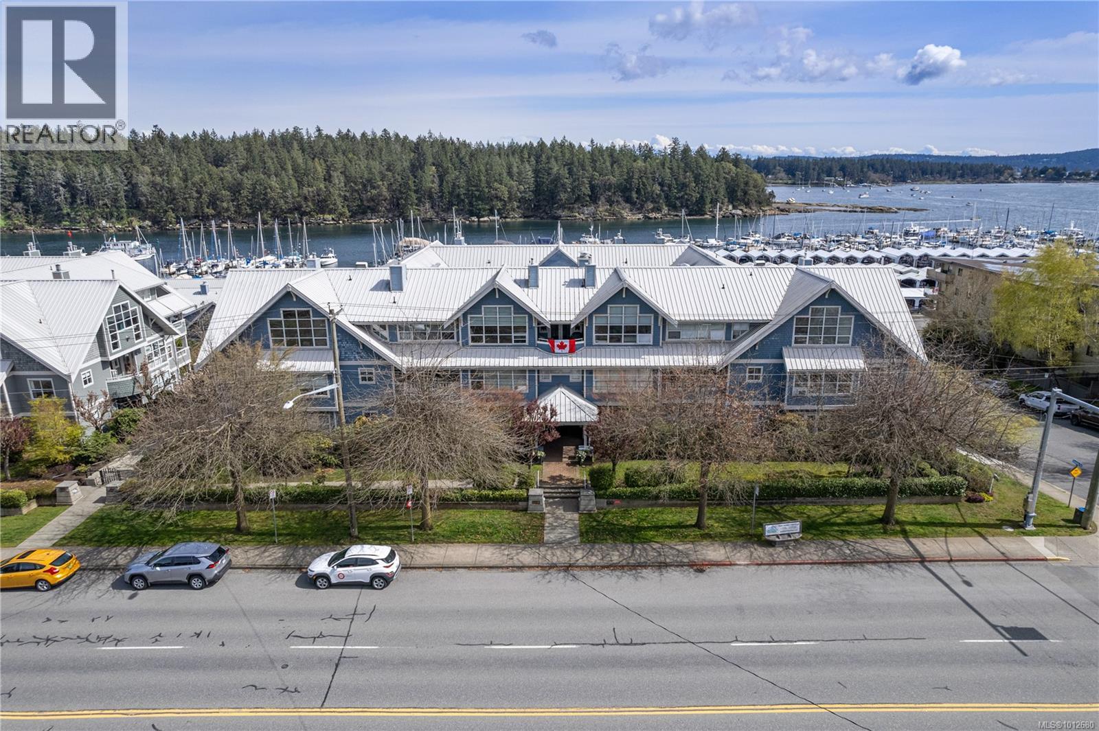 Photo 2 of 502 500 Stewart Ave, Nanaimo BC