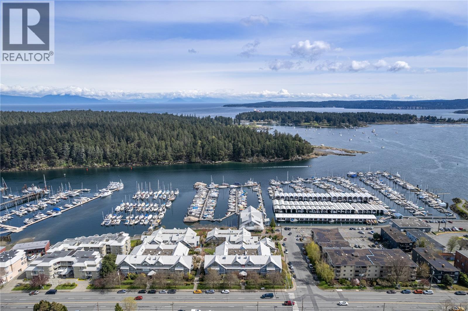 Photo 3 of 502 500 Stewart Ave, Nanaimo BC