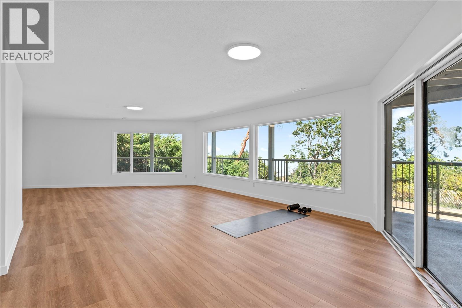 Photo 13 of 3640 Sundown Dr, Nanaimo BC