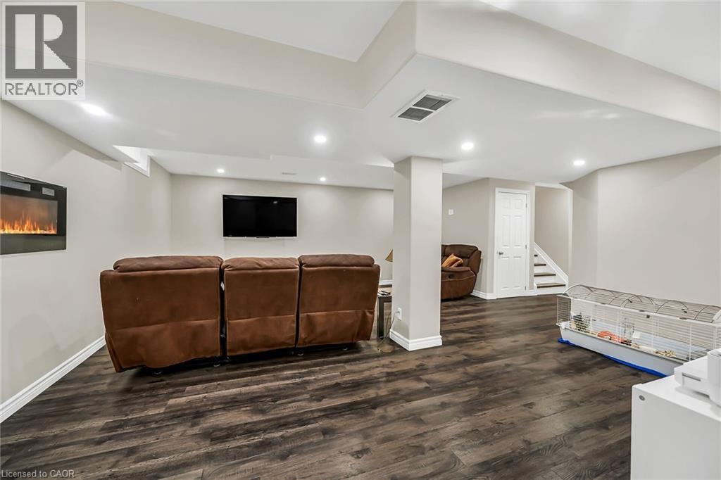 Photo 37 of 70 Escarpment Drive, Stoney Creek ON