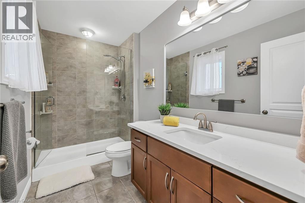 Photo 26 of 70 Escarpment Drive, Stoney Creek ON