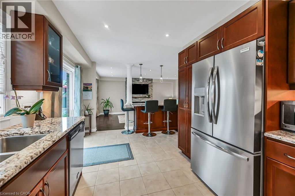 Photo 17 of 70 Escarpment Drive, Stoney Creek ON