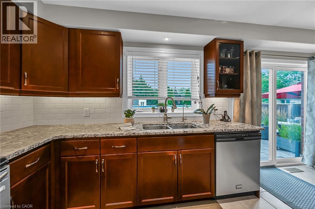 Photo 16 of 70 Escarpment Drive, Stoney Creek ON
