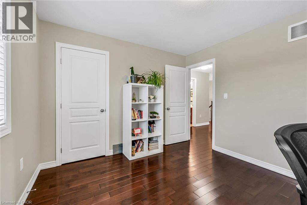 Photo 29 of 70 Escarpment Drive, Stoney Creek ON