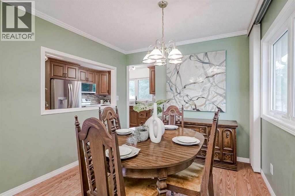 Photo 10 of 7419 Huntertown Crescent Nw, Calgary AB