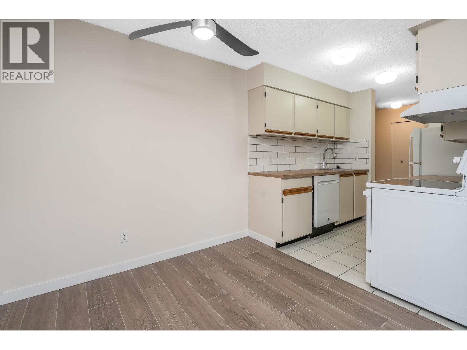 Photo 10 of 404 1026 Queens Avenue, New Westminster BC