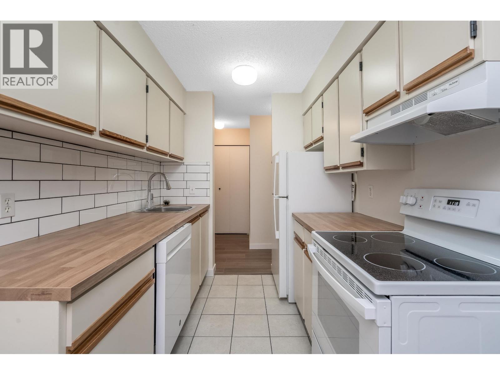 Photo 8 of 404 1026 Queens Avenue, New Westminster BC
