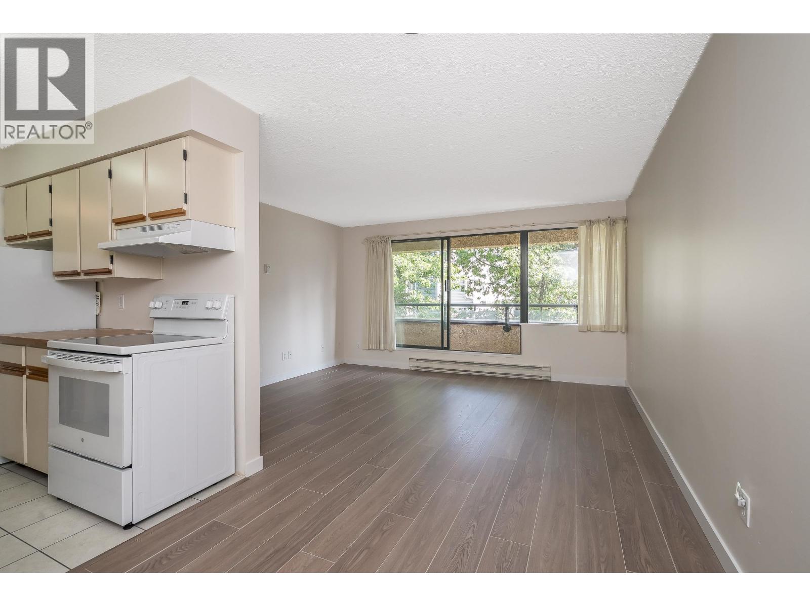 Photo 12 of 404 1026 Queens Avenue, New Westminster BC