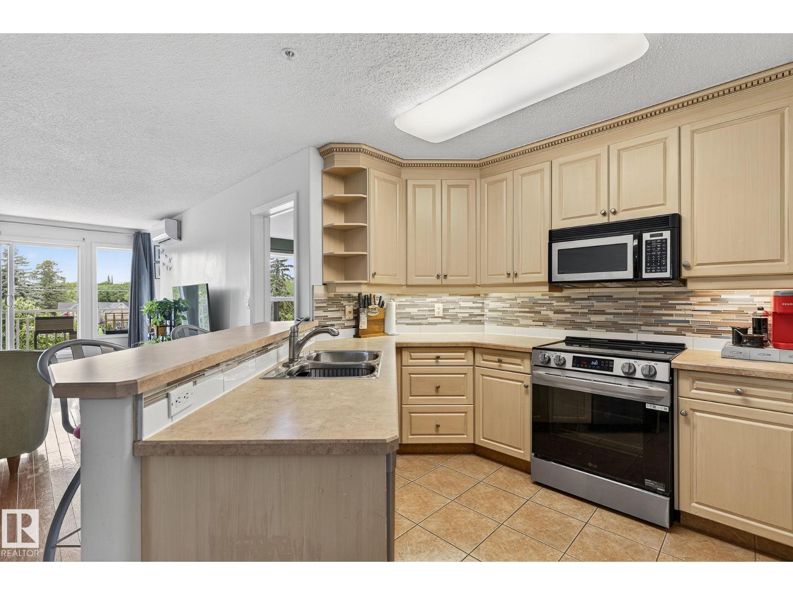 Photo 11 of 410 10951 124 St Nw, Edmonton AB