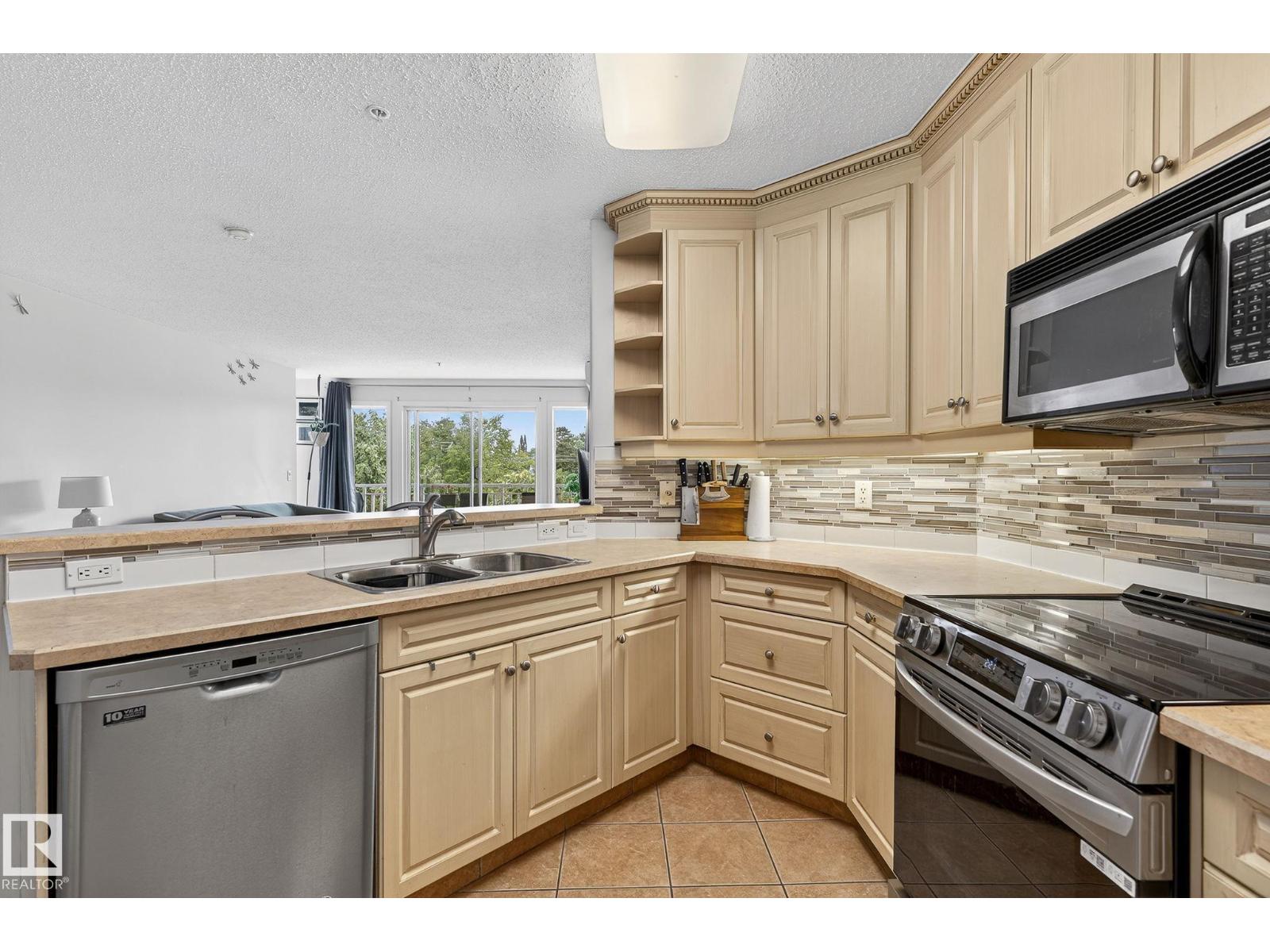 Photo 13 of 410 10951 124 St Nw, Edmonton AB