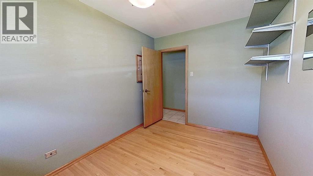 Photo 20 of 47 Montrose Crescent Ne, Calgary AB