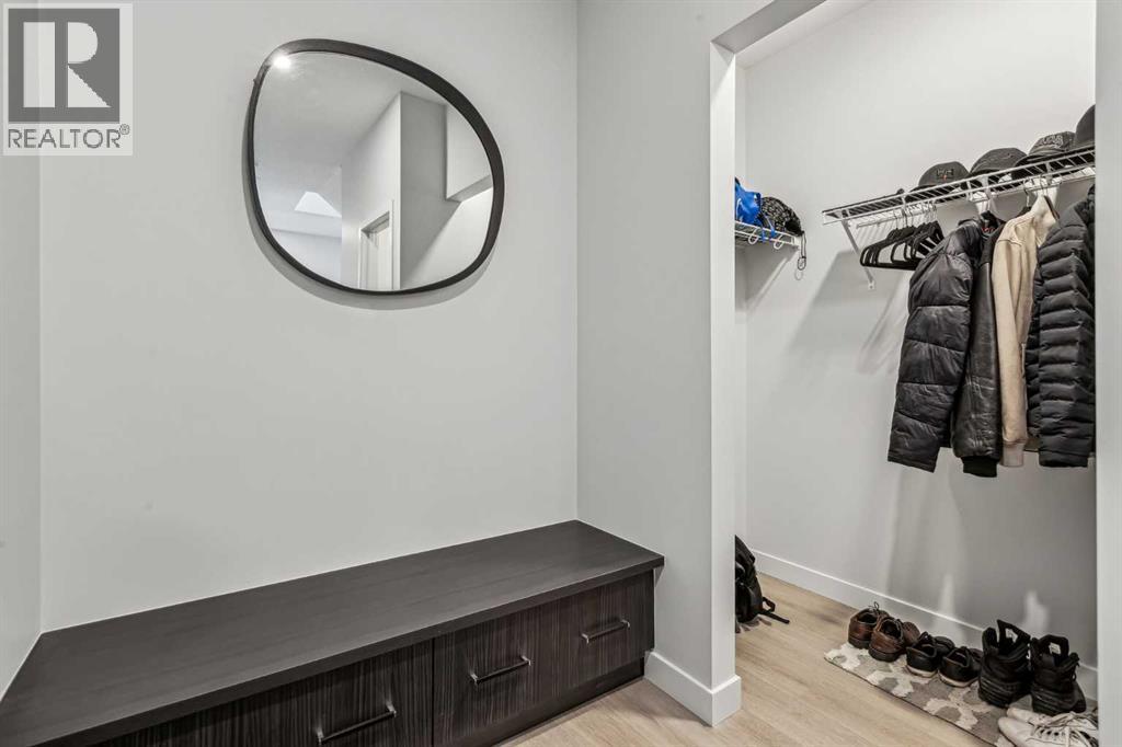 Photo 5 of 123 Mitchell Way Nw, Calgary AB