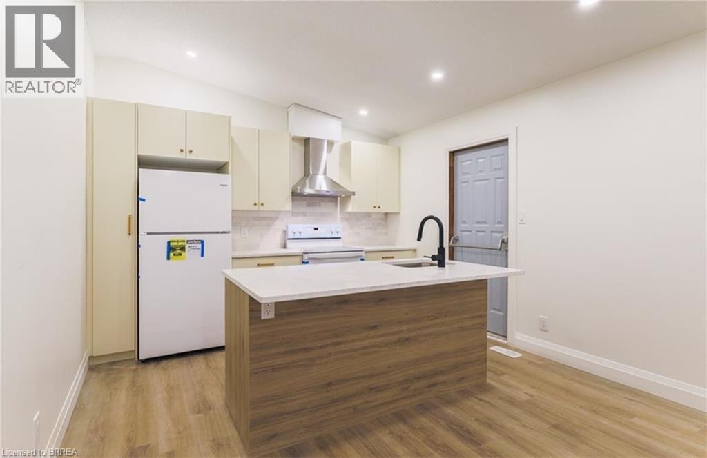 Photo 3 of 19 A Creeden Street, Paris ON
