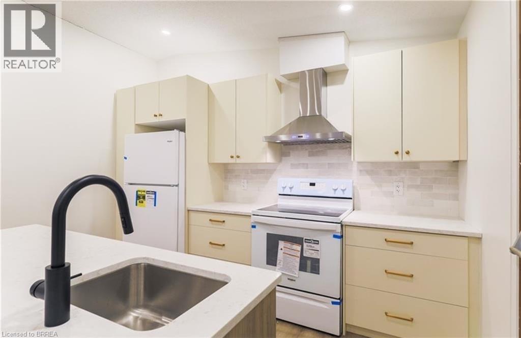 Photo 4 of 19 A Creeden Street, Paris ON