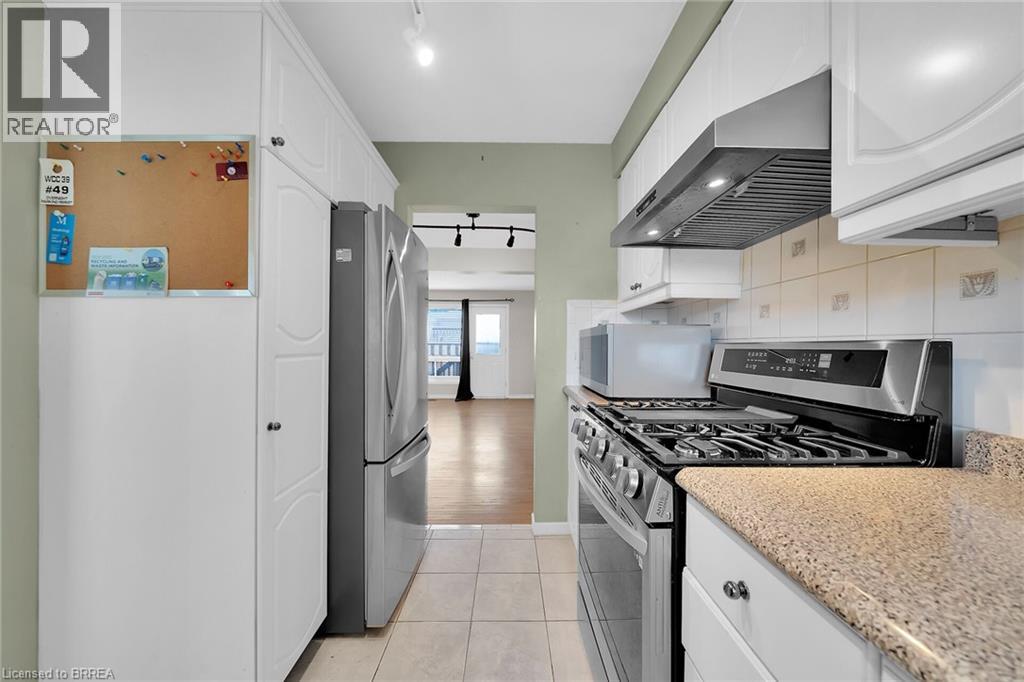 Photo 10 of 11 Colmar Place Unit 2, Dundas ON