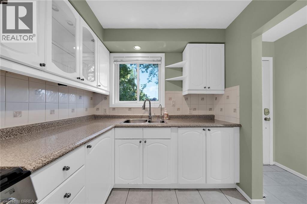 Photo 11 of 11 Colmar Place Unit 2, Dundas ON