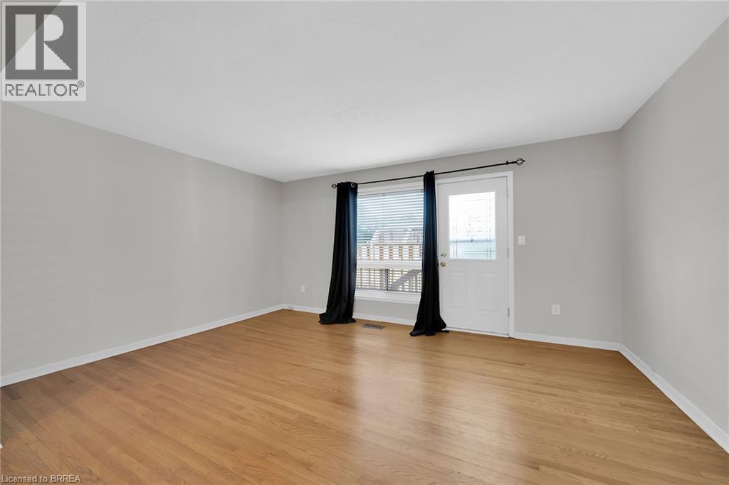 Photo 14 of 11 Colmar Place Unit 2, Dundas ON