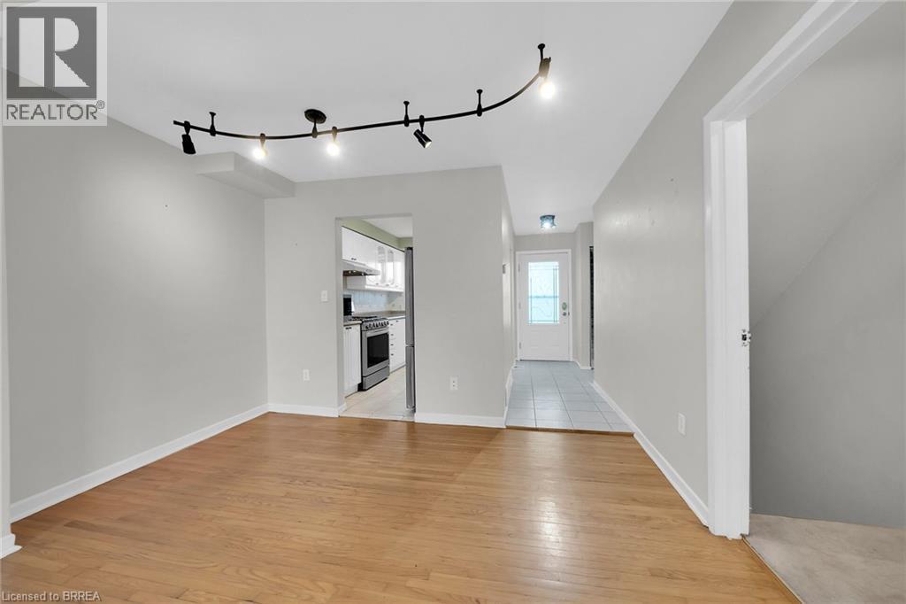 Photo 17 of 11 Colmar Place Unit 2, Dundas ON