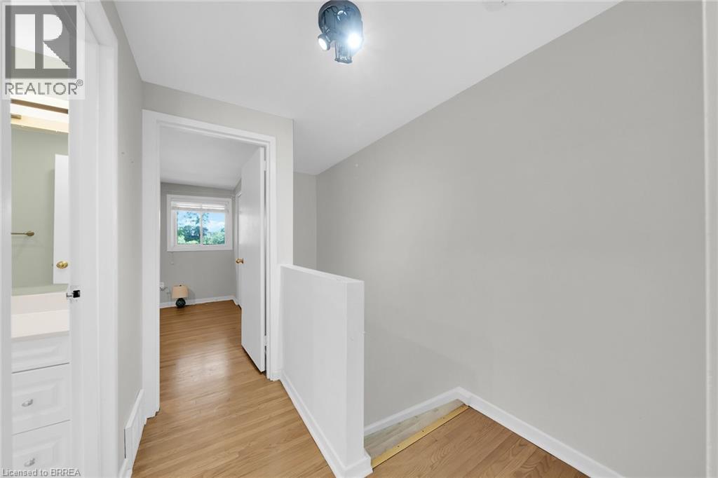 Photo 18 of 11 Colmar Place Unit 2, Dundas ON
