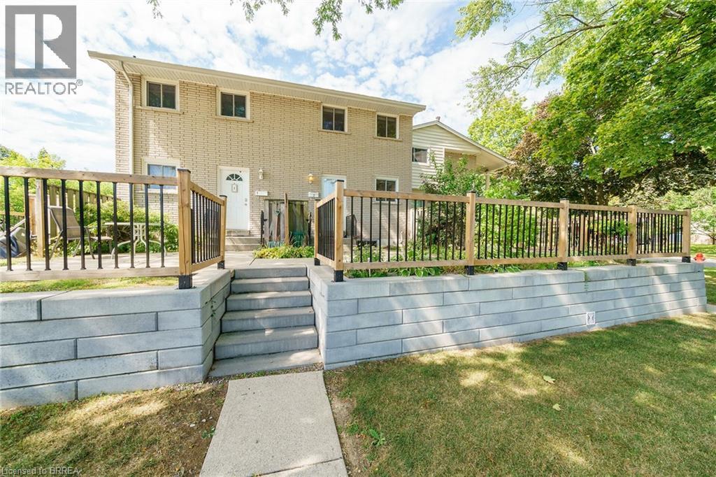 Photo 2 of 11 Colmar Place Unit 2, Dundas ON