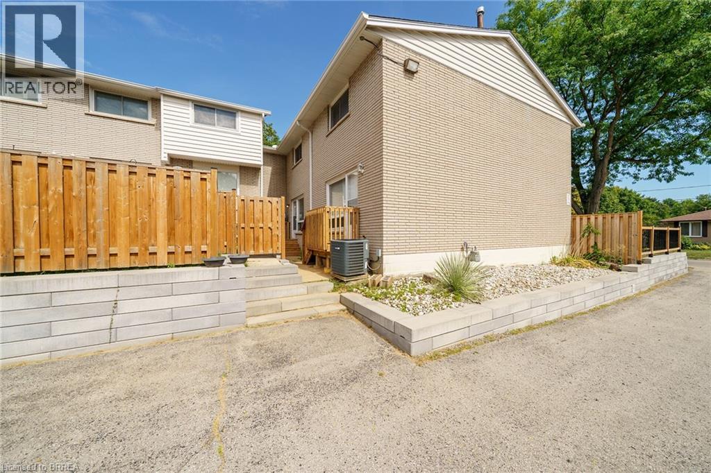 Photo 32 of 11 Colmar Place Unit 2, Dundas ON