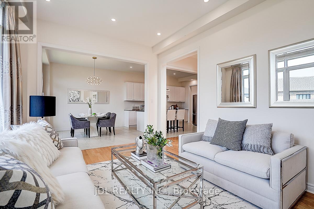 Photo 10 of 10 Caine Street, Richmond Hill ON