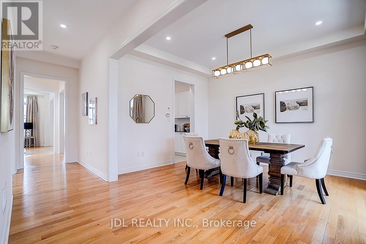 Photo 13 of 10 Caine Street, Richmond Hill ON