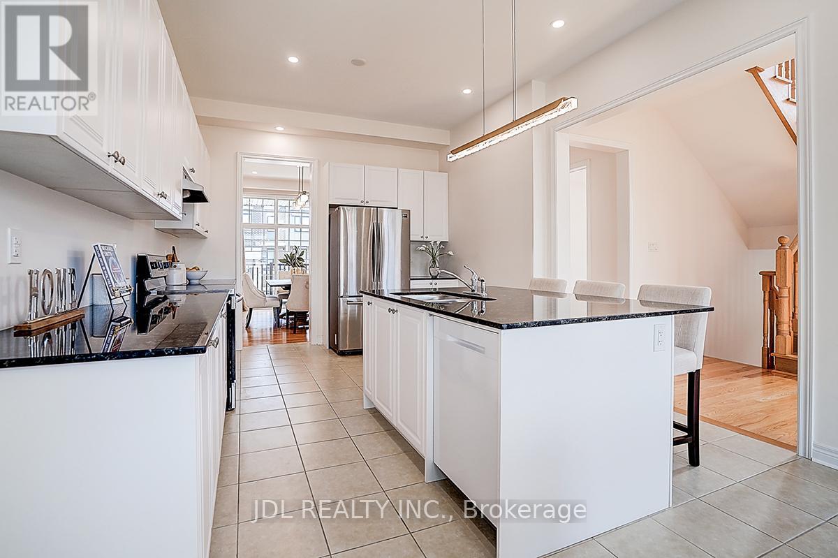 Photo 17 of 10 Caine Street, Richmond Hill ON