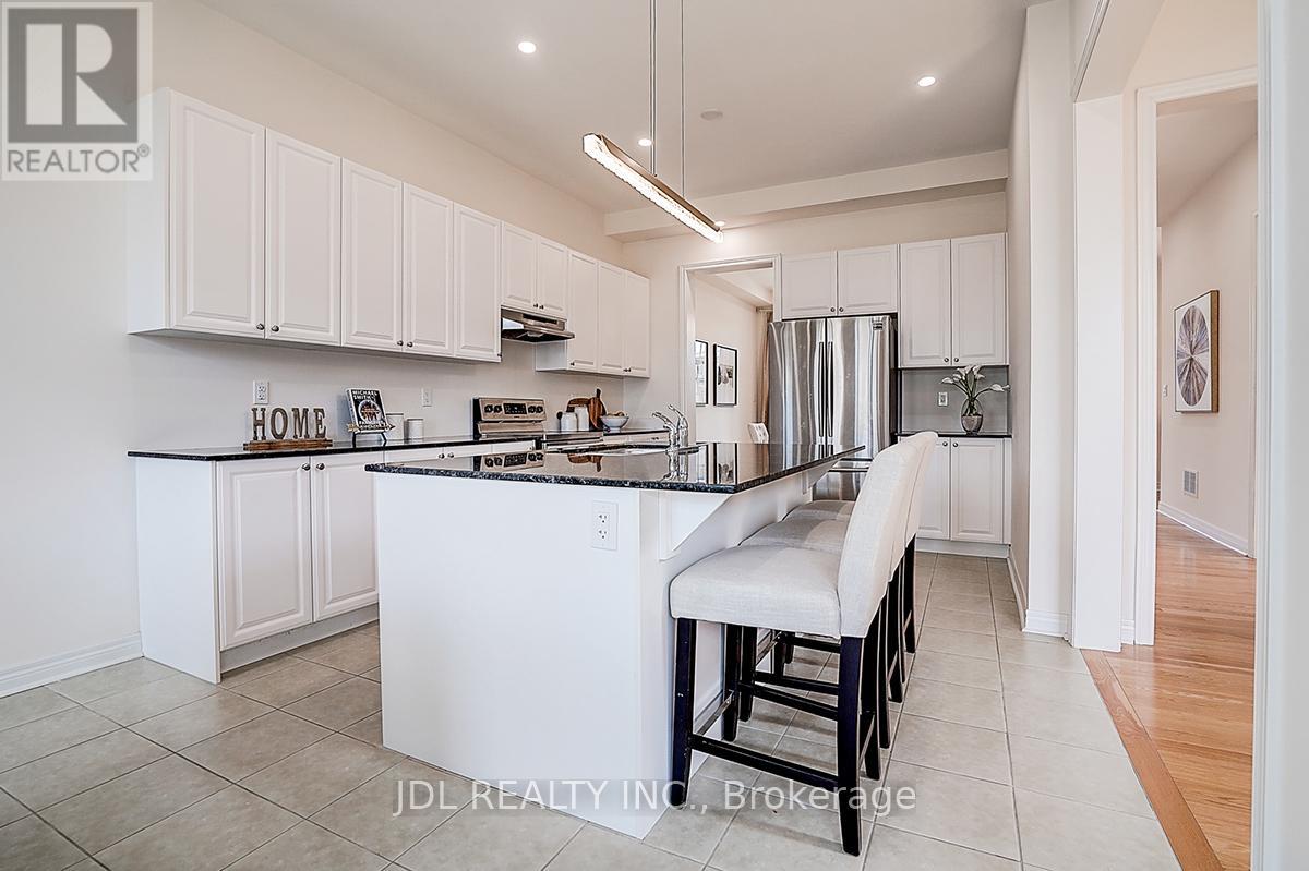 Photo 18 of 10 Caine Street, Richmond Hill ON