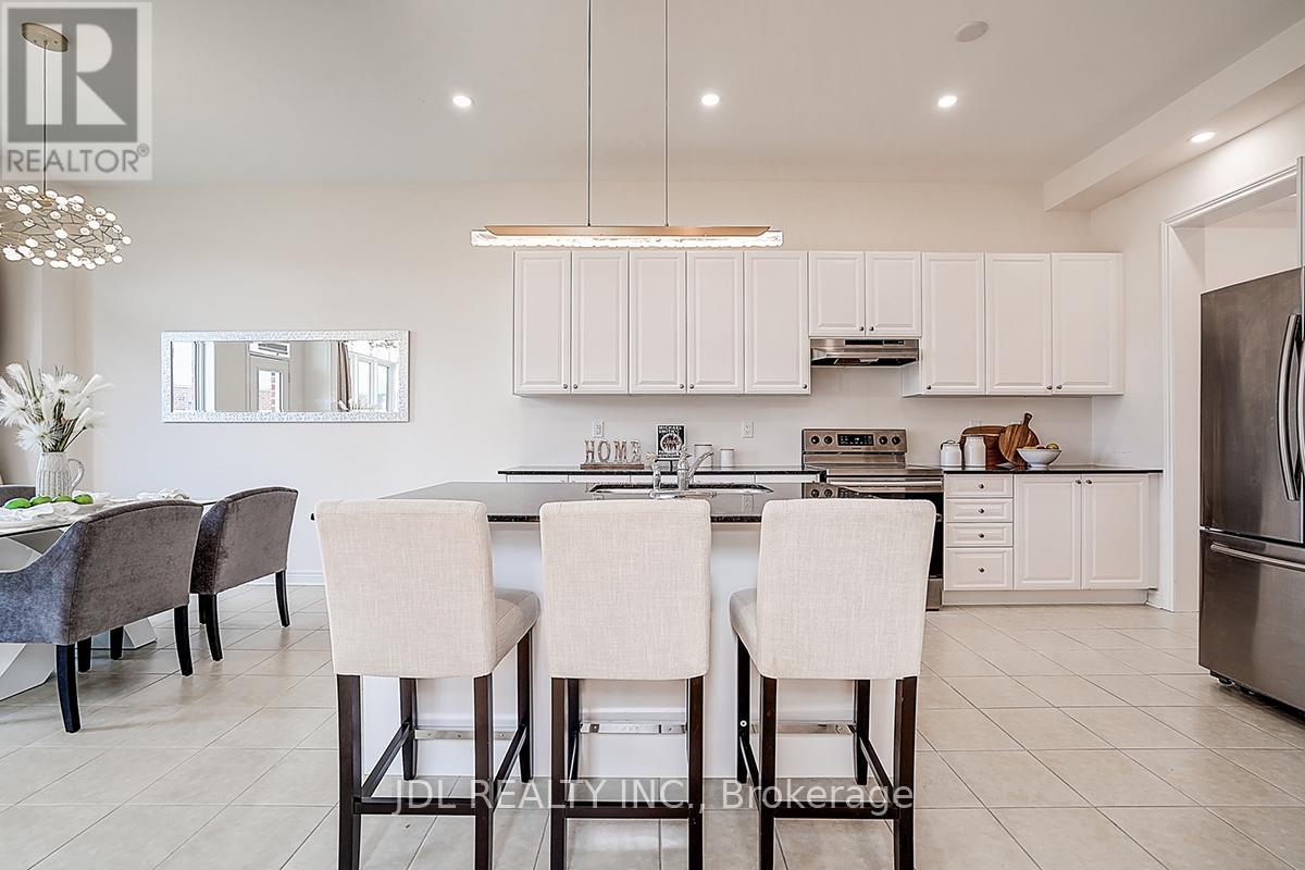 Photo 19 of 10 Caine Street, Richmond Hill ON