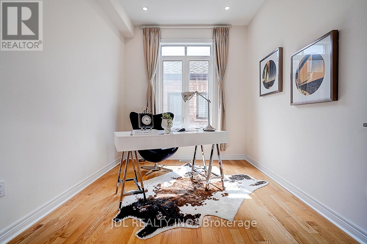 Photo 20 of 10 Caine Street, Richmond Hill ON