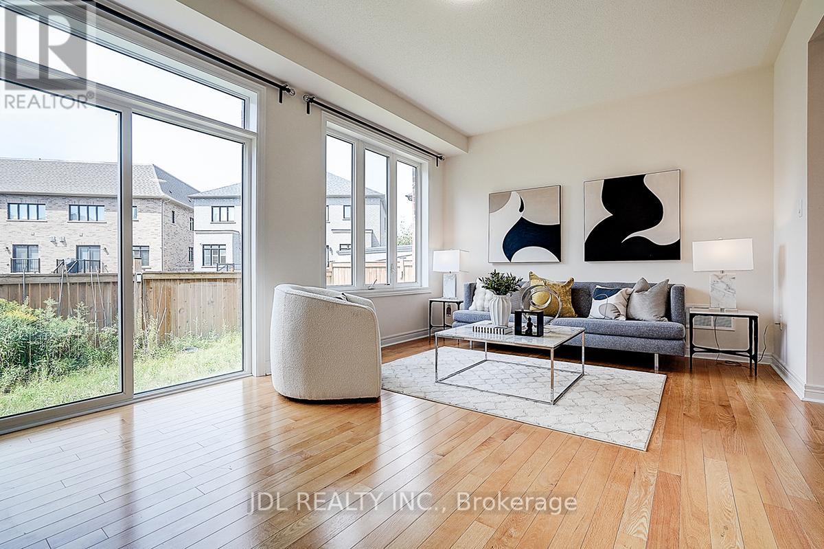 Photo 23 of 10 Caine Street, Richmond Hill ON