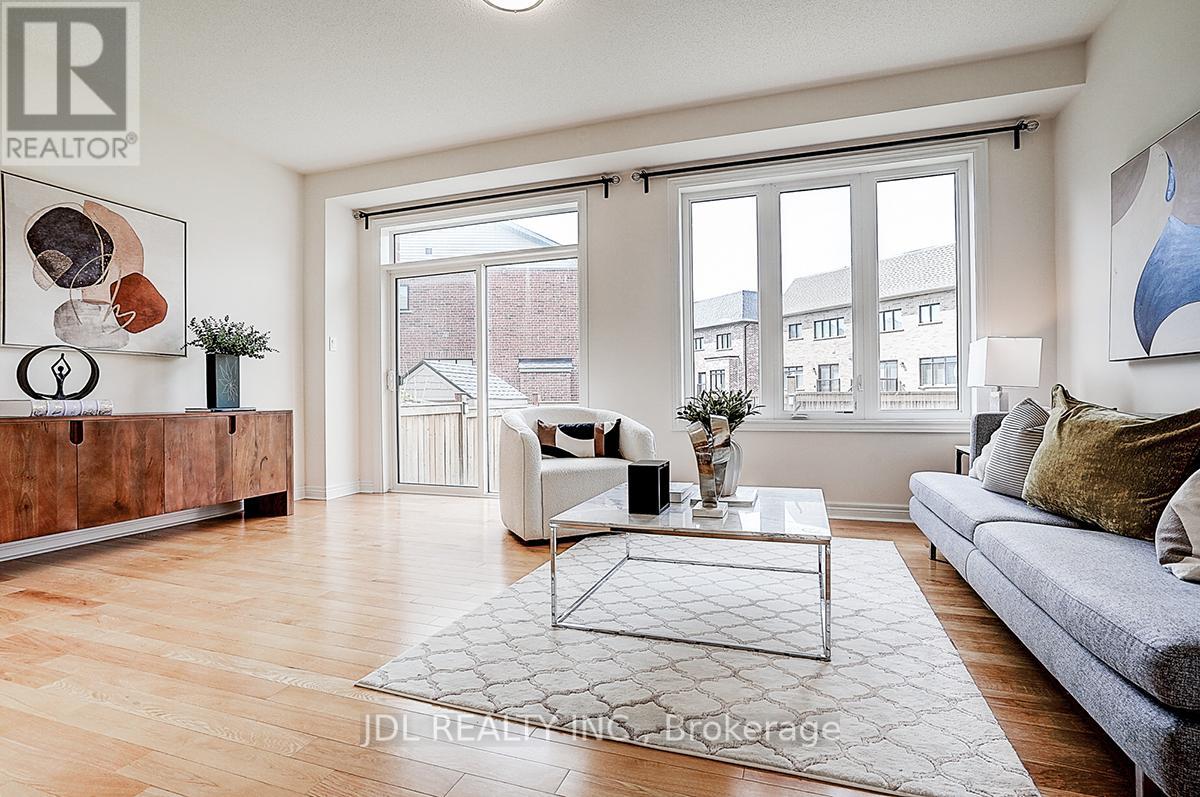 Photo 24 of 10 Caine Street, Richmond Hill ON